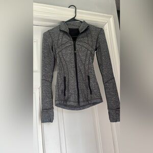 Heathered grey Lululemon Define Jacket size 0. #athleisure #yoa